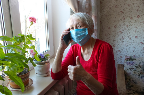 Photographie The Covid-19, health, safety and pandemic concept - senior old lonely woman sitt