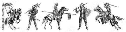 Fotografía Medieval armed knight in armor and on a horse