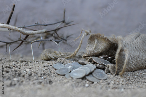 Cuadros en Lienzo sack with the thirty silver coins biblical symbol of the betrayal of judas