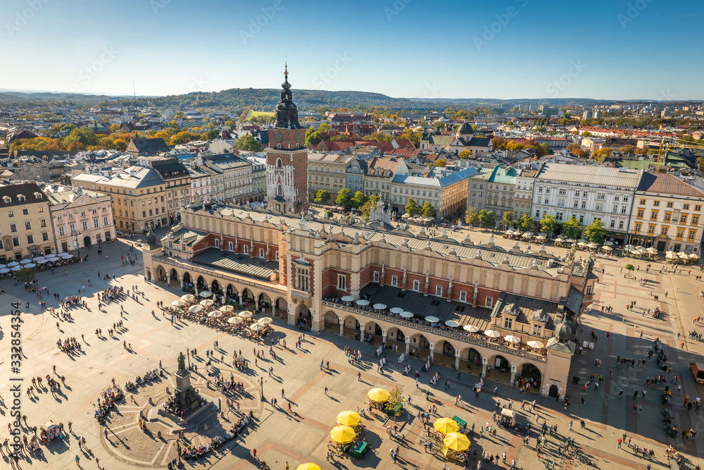 Main Square in Cracow during fair weather - obrazy, fototapety, plakaty 