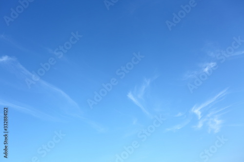 Fotografía clear blue sky with white cloud in the morning good weather day