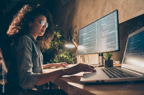 Fotografía Profile side photo of concentrated skilled web expert afro american girl sit eve