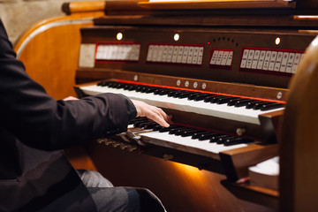 hands of pianist, organ piano