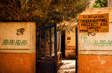 Libreria y biblioteca en Luxor, Egipto, Africa