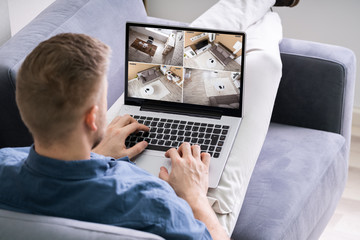 Aufkleber - Man Monitoring Video Footage On Laptop