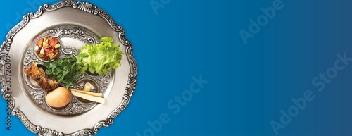 Cuadros en Lienzo Pesach plate on a petrol blue background, with copyspace
