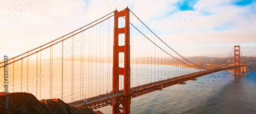 Cuadros en Lienzo San Francisco's Golden Gate Bridge at sunrise from Marin County