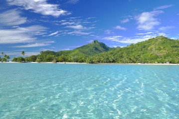 Plage sur le lagon de Maupiti