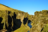 Fototapeta  - Wandern am Fjaðrárgljúfur Canyon auf Island