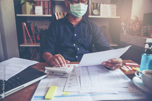 Cuadros en Lienzo Budget planning concept, Accountant wear mask is calculating the company's annual tax
