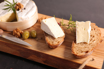 Canvas Print - bread slice with camembert on wooden board