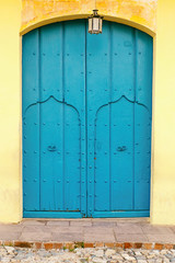 Wall Mural - blue door , trinidad - cuba