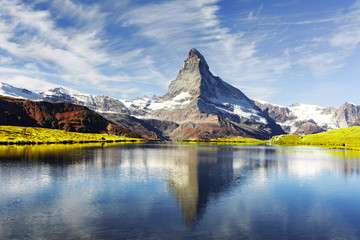 Wall Mural - picturesque view of matterhorn cervino peak and stellisee lake in swiss alps. day photo with blue sk
