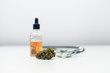© nokturnal - Medizinisches Cannabis CBD ÖL und Stethoskop