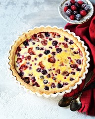 Wall Mural - Tart with berries in sour cream filling on a gray background