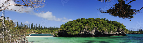 Fotografía Kanumera-Bucht mit der kleinen Insel Rocher de Kaa Nuë Méra auf Île des Pins