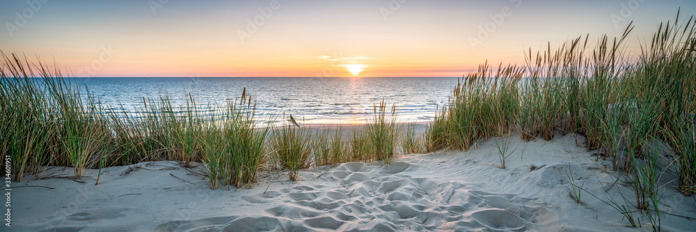 Sunset at the dune beach - obrazy, fototapety, plakaty 
