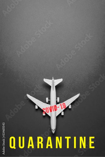 Fotografía plane on dark background with text quarantine due to the impact of coronavirus concept