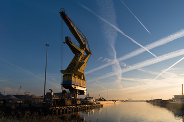 floating cargo crane