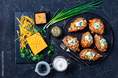 Fotografía Sweet potato with cheddar cheese and chicken