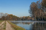 Fototapeta Paryż - paesaggio di campagna in autunno