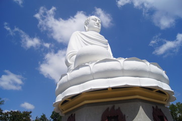 white buddha statue