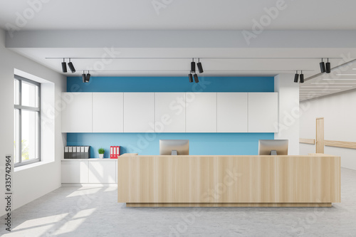 Fotografía Reception desk in hospital lobby