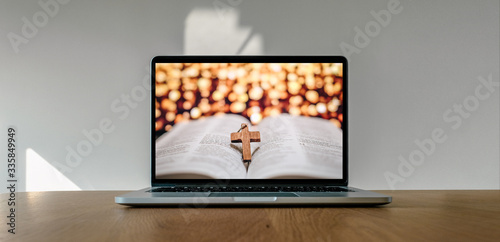 Fotografía Worship from home, Online live church for sunday service, Laptop screen with cro