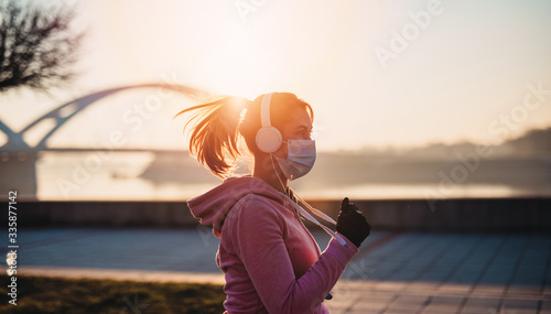 Cuadros en Lienzo Beautiful young and fit woman in good shape running and jogging alone on city bridge street
