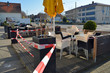 © lotharnahler - wegen corona-krise gesperrtes strassencafé in alzey, april 2020