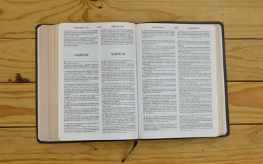 Wall Mural - open bilingual bible book on Nahum, Spanish and english 