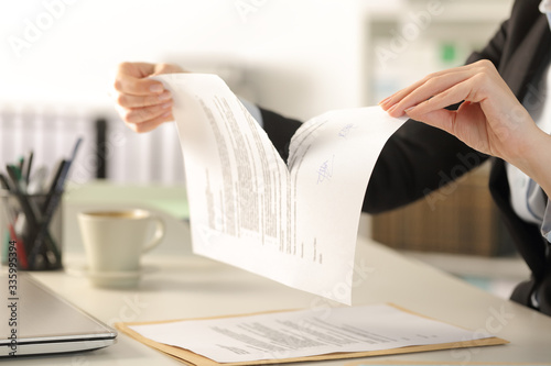 Fotografía Business woman hands breaking document at the office