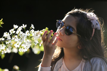 Wall Mural - girl smelling flowers