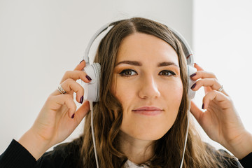 Wall Mural - girl listening to music