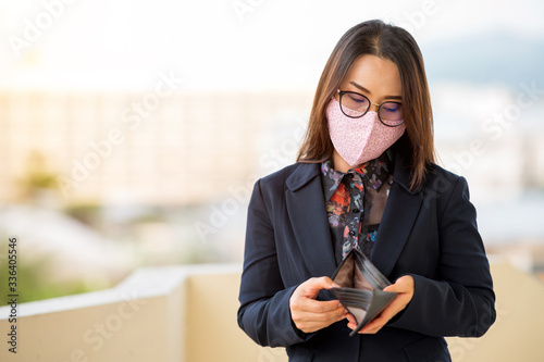 Fotomural Economic crisis due to viral diseases causing people to lose their jobs