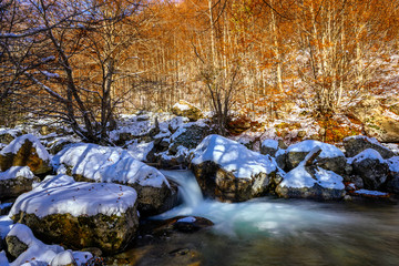 Wall Mural - Automne et neige dans le Val d'Aran