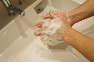 COVID-19 coronavirus prevention is one of the most important ways to wash hands with water and soap.
The point is to make foam using a hand soap and wash slowly and carefully over 20 seconds or more.