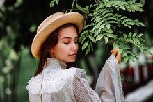 Vintage Victorian Mannequin Dress Free Stock Photo - Public Domain Pictures