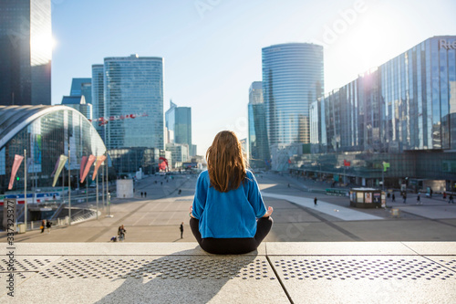 Cuadros en Lienzo Meditation La Defense Yoga Mindfulness Business Work Sun Wellness at work Mindfu