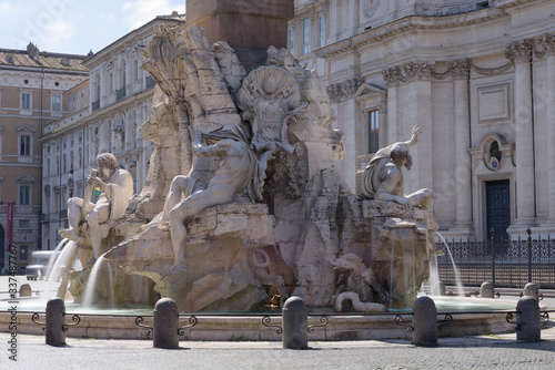 Fotografía Popular tourist spot Piazza Navona is empty following the coronavirus confinemen