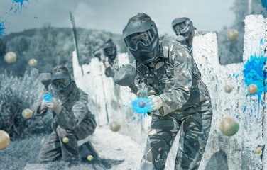 Wall Mural - Female paintball player aiming in shootout