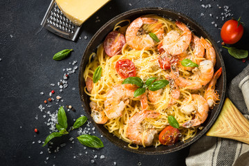 Canvas Print - Pasta seafood with shrimp on black table.