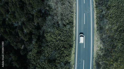 峠道 山道 空撮 道路 車 車道 真俯瞰 Acheter Cette Photo Libre De Droit Et Decouvrir Des Images Similaires Sur Adobe Stock Adobe Stock