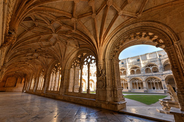 Wall Mural - Ornamental and empty cloister and inner courtyard at the historic Manueline style Mosteiro dos Jeronimos (Jeronimos Monastery) in Belem, Lisbon, Portugal.