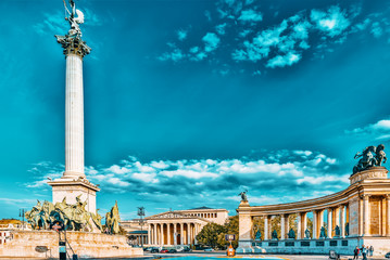 Wall Mural - BUDAPEST, HUNGARY-MAY 05, 2016: Heroes' Square-is one of the major squares in Budapest, Hungary, statue Seven Chieftains of the Magyars and other important national leaders.