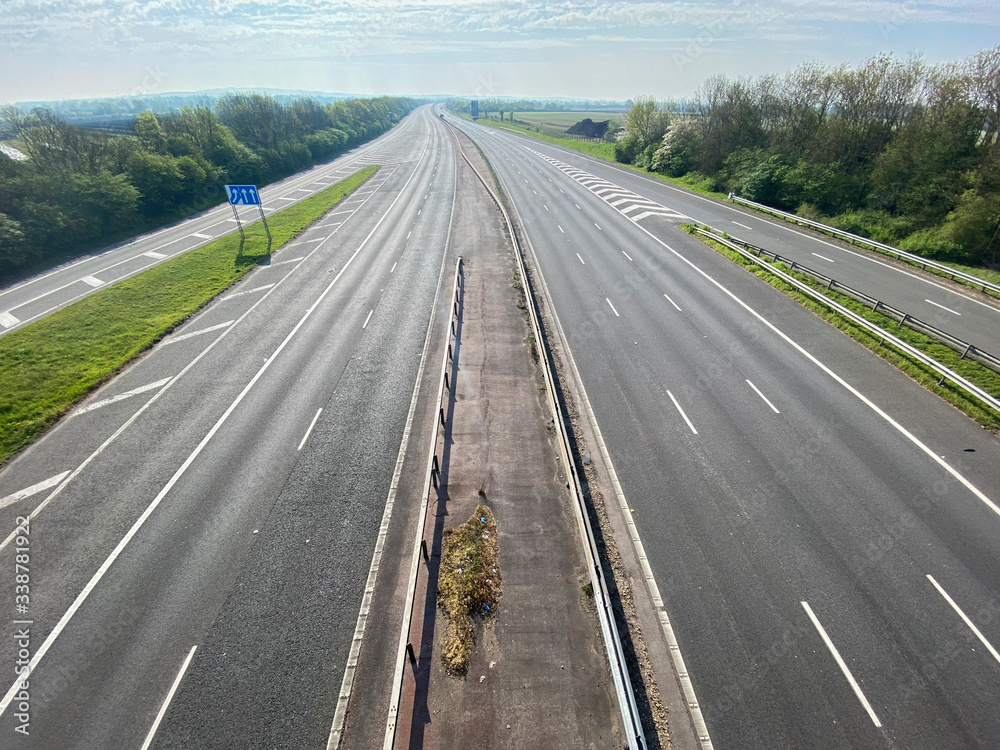 A motorway in the UK is deserted during the coroanvirus outbreak - obrazy, fototapety, plakaty 