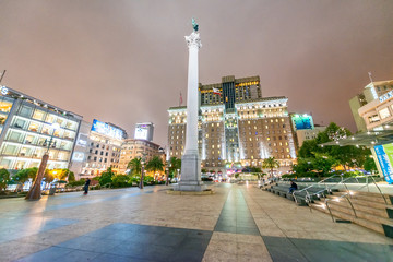 Poster - SAN FRANCISCO - AUGUST 7, 2017: Union Square buildings in Downtown San Francisco at night