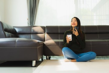 Poster - Portrait beautiful young asian woman use smart mobile phone with coffee cup