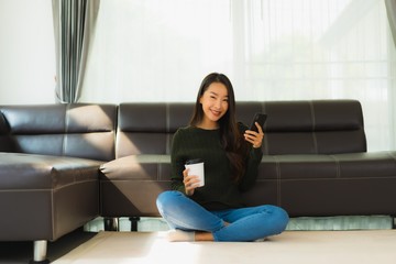 Poster - Portrait beautiful young asian woman use smart mobile phone with coffee cup