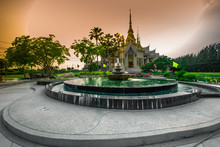 Wallpaper Wat Lan Boon Mahawihan Somdet Phra Buddhacharn(Wat Non Kum)is The Beauty Of The Church That Reflects The Surface Of The Water,popular Tourists Come To Make Merit And Take A Public Photo
